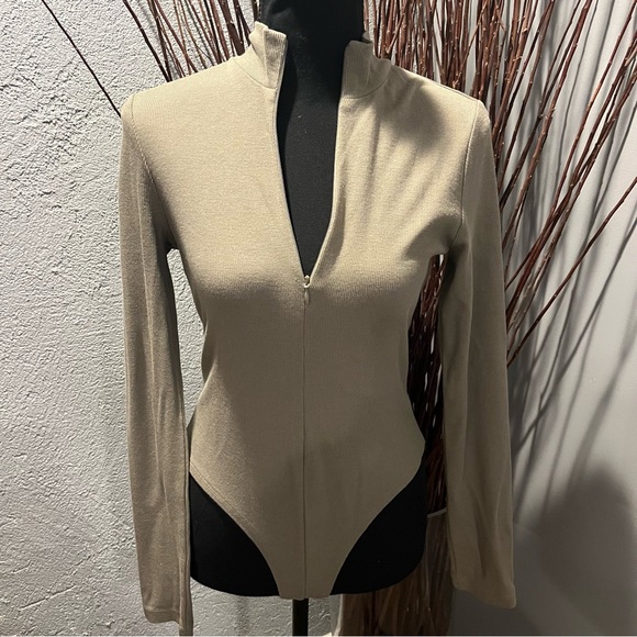 🍒TALENTLESS HUNTER GREEN BODYSUIT SIZE MEDIUM🍒 - Picture 2 of 6